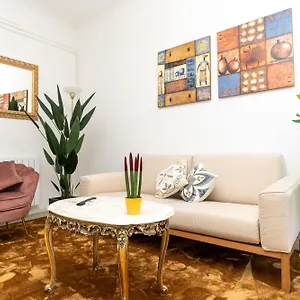 Apartment Historic Apt In The Center Of With Balcony, Lucca